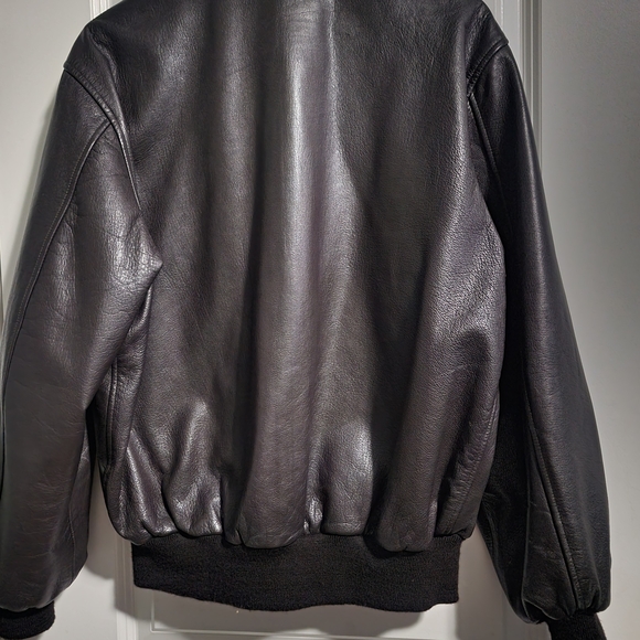 Men's Classic Vintage 90s Black Leather Bomber Jacket - Picture 8 of 8